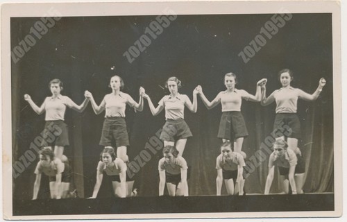 Ragazze teatrali anni - , in