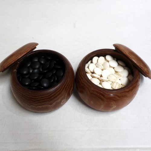 Game stones clam - go,