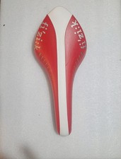 Sella FIZIK ARIONE rossa 300 x