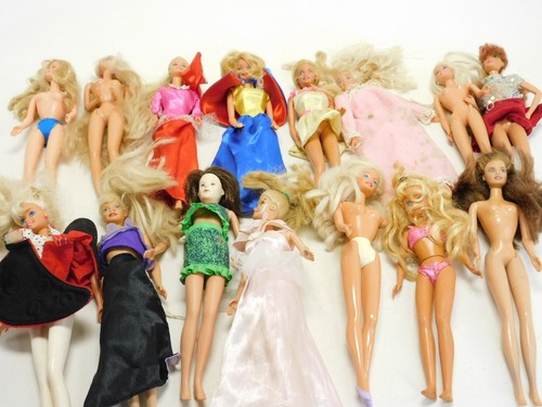 Lot barbies clothes - of, 15