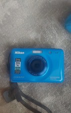 Nikon COOLPIX S30 10,1MP fotocamera digitale con custodia blu TESTATA funzionante