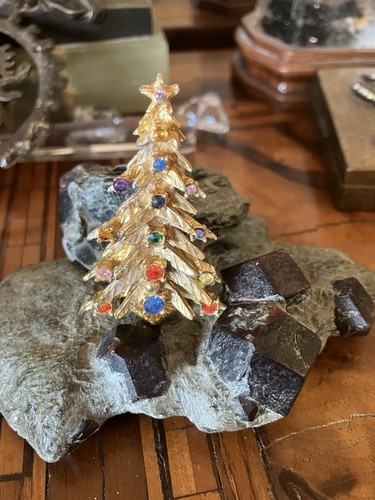 Christmas tree brooch - tree,