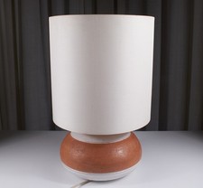 Lampada con base pietra