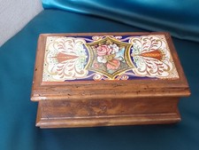 Cofanetto con ceramica di