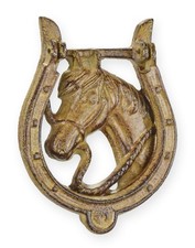 Un battente a ferro di cavallo