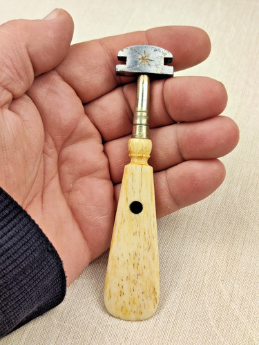 Tagliabicchieri con punta