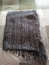 Sciarpa nera e grigia con frangia donna