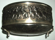 Antica ciotola artigianale con