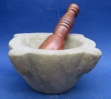 ANTICO MORTAIO IN MARMO CON