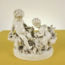 scultura putti in porcellana