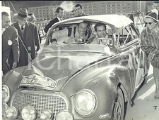 1959 RALLY DI MONTE CARLO Arrivo Fausto MEYRAT Robert MEYER su auto incidentata