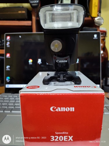 Canon speedlite 320ex flash - canon,