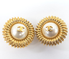 CHANEL Orecchini tondi a clip