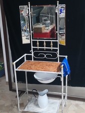 Antica toilette in ferro con specchio, catino e brocca originali vintage '50