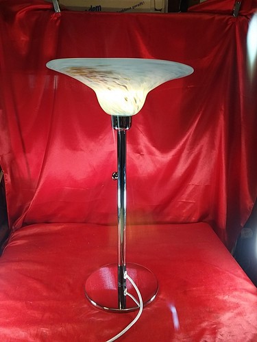 Vecchia lampada artistica - , in