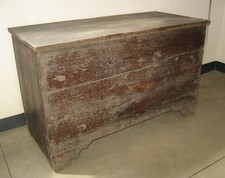 Cassone da cereali antico in legno di castagno. Epoca metà del 1800