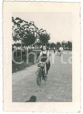 1940 ca ITALIA Ragazza in bicicletta - Fotografia ANONIMA 9x12 cm