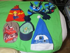 5 CAPPELLI E PAIO DI GUANTI -