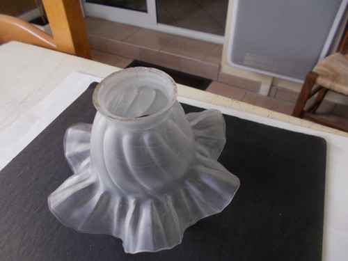 Ancienne tulipe abat - -jour, en