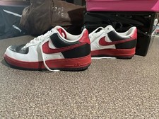 NIKE AIR FORCE 1 '82 Low Top Varsity Rosso Nero Bianco Taglia 9,5