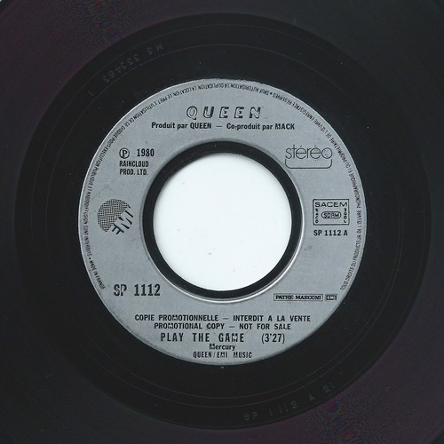 Queen play the game - play, human