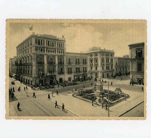 Bari piazza massari monumento - bari,