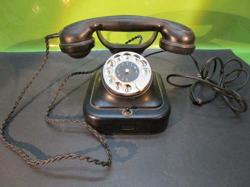 Vecchio telefono bachelite - vecchio, in
