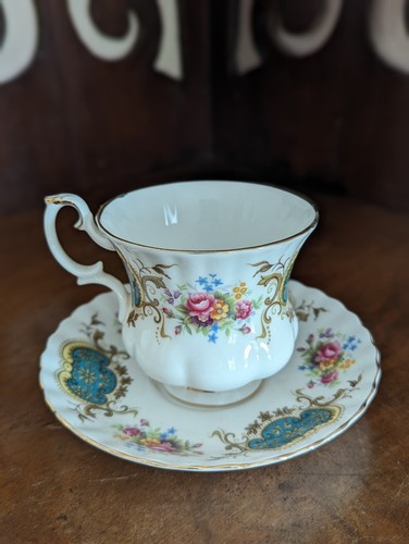 Set tazzine con piattino - 6,