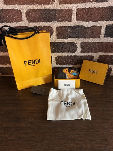 Portefeuille fendi pokémon - x,