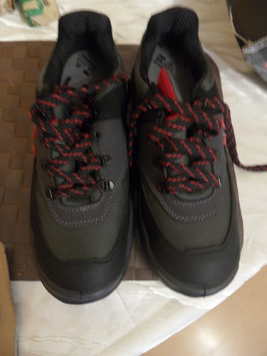 Nuovo scarpe - nuovo!,