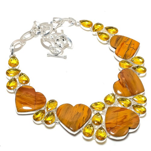 Collana con pietre preziose