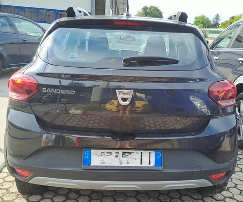 Auto incidentata pezzi di - -,