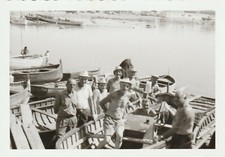 B3 -  Foto Photo Fotografia Anni 60 - Gruppo su fiume barche pescatori