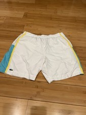 Pantaloncini Lacoste Sport Light Colorblock colore bianco con blu e giallo TAGLIA XL