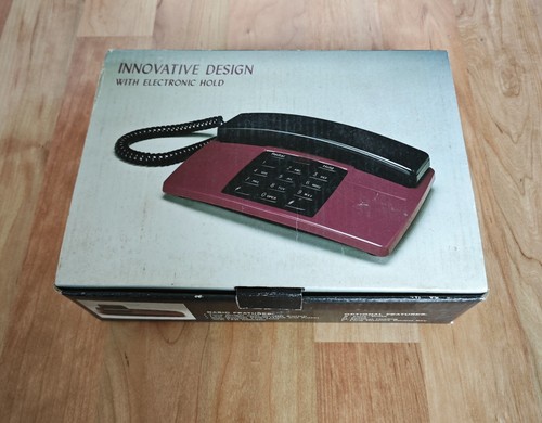 Vecchio telefono tavolo - da,