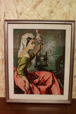 Quadro a mezzopunto raffigurante donna che fila con cornice 64 x 79