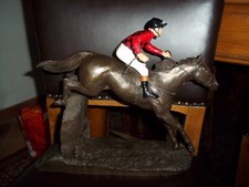 Cavallo Inglese in salto con fantino anni 70 (scultura firmata)