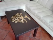 Tavolino da salotto con intarsi in ceramica dipinto a mano