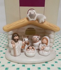 Thun presepe Famiglia capanna completa con Natività, bue ed asinello