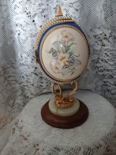Beautifully decorated vintage - beautifully,