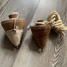 Lotto 2 Trottole in legno. Con