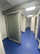 porta scorrevole in vetro