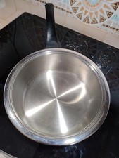 Pentola AMC  23 cm in ottime condizioni, senza COPERCHIO, usata.