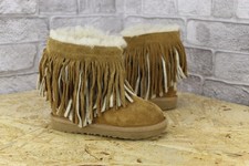 STIVALI CON FRANGE CORTE IN