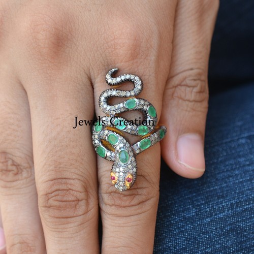 Anello serpente pietra