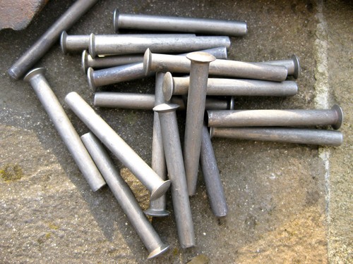 Rivetti per pala vanga - 10,