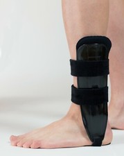 CAVIGLIERA BIVALVE IN MEMORY FOAM PER ARTICOLAZIONE TIBIO TARSICA E CAVIGLIA