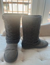 Stivali pelosi con decoro in