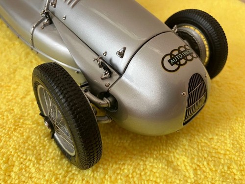 Modellino auto cmc - 1/18,