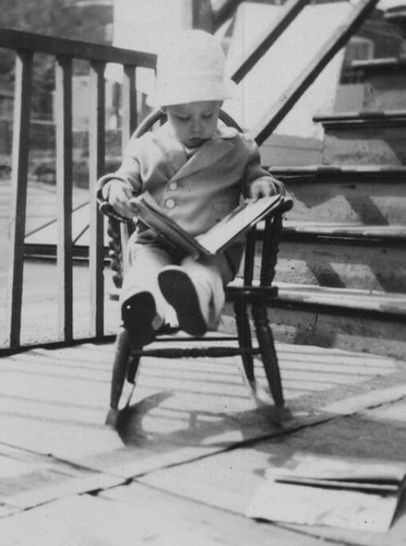 Sedia bambino lettura libro